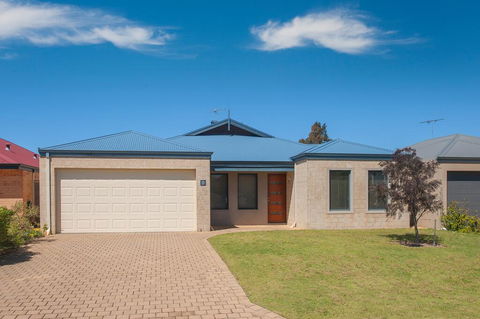 Acrosstheway - Accommodation Whitsundays 0