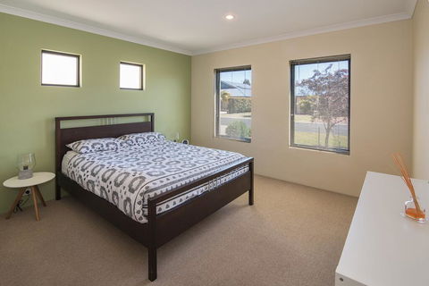 Acrosstheway - Accommodation Whitsundays 2
