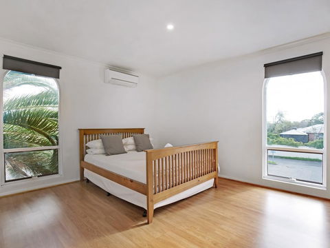 Adelaide Holiday Homes - Accommodation Whitsundays 0