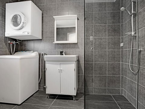 Adelaide Holiday Homes - Accommodation Whitsundays 3