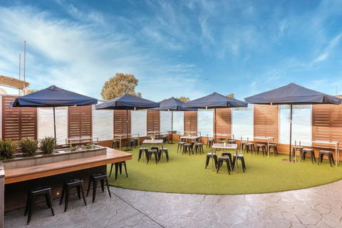 Dorset Gardens Hotel - Accommodation Whitsundays 0