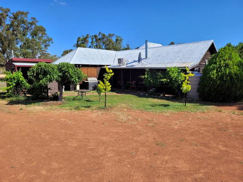 Eccles - Rustic Style Accommodation With Mod Cons - Accommodation Whitsundays 0