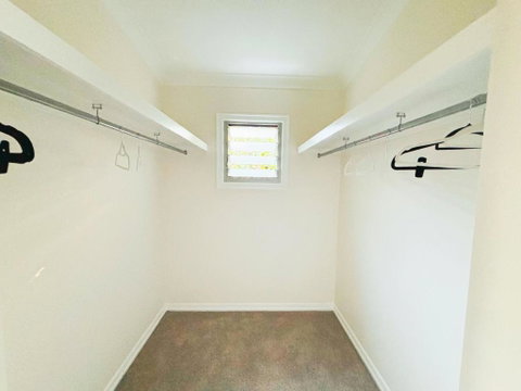 Elegant Villa Near Shopping Mall - Accommodation Whitsundays 4