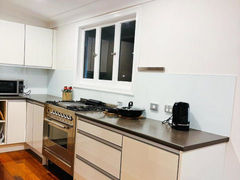 Elegant Villa Near Shopping Mall - Accommodation Whitsundays 1