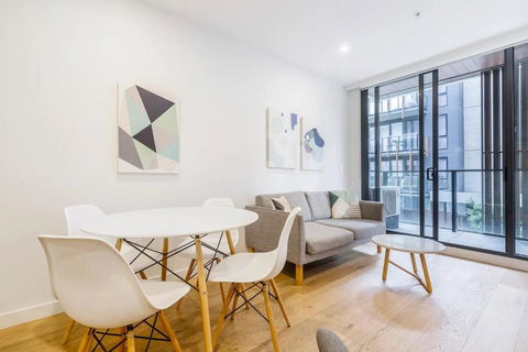 Executive Comfort Living Near La Trobe & RMIT Uni - Accommodation Whitsundays 1
