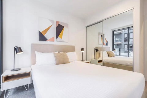 Executive Comfort Living Near La Trobe & RMIT Uni - Accommodation Whitsundays 4