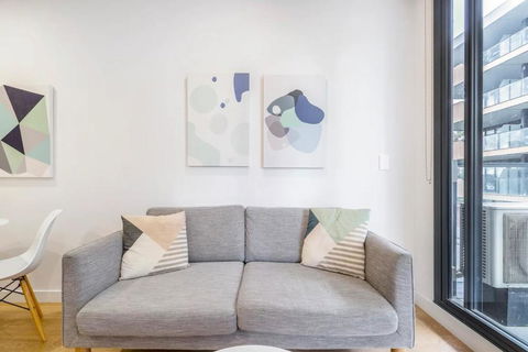 Executive Comfort Living Near La Trobe & RMIT Uni - Accommodation Whitsundays 2