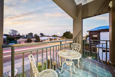 Equitice Winter Moonlight Villa - Accommodation Whitsundays 1