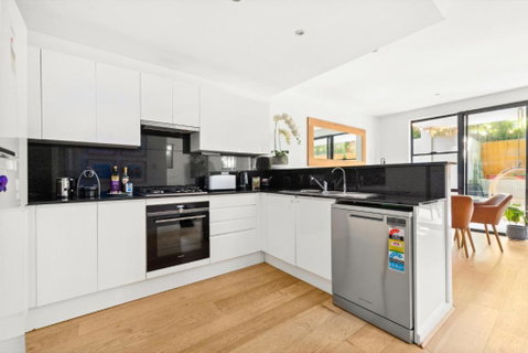 Fab Bondi 2-Bed With Courtyard & Alfresco Dining - Accommodation Whitsundays 3