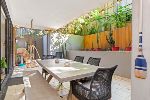 Fab Bondi 2-Bed With Courtyard & Alfresco Dining - Accommodation Whitsundays 1