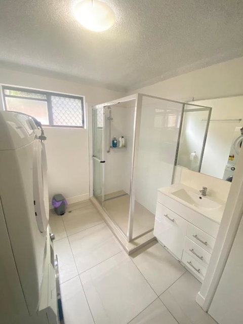 Fabulous Canal-front Unit In Mooloolaba - Accommodation Whitsundays 2