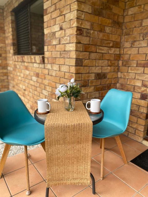 Fabulous Canal-front Unit In Mooloolaba - Accommodation Whitsundays 3