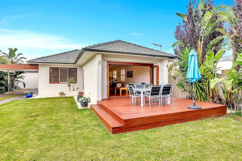 Gladstone Gardens - Family Comfort In North Brighton - Accommodation Whitsundays 0