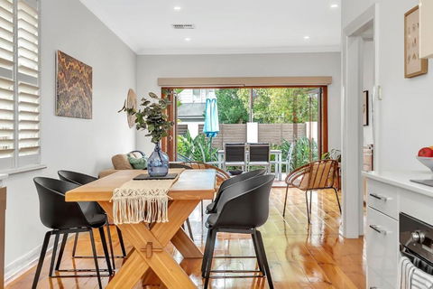 Gladstone Gardens - Family Comfort In North Brighton - Accommodation Whitsundays 3