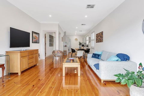 Gladstone Gardens - Family Comfort In North Brighton - Accommodation Whitsundays 4