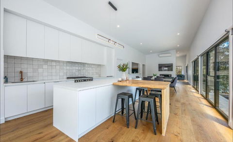 Glamour In Gisborne - With Spa! - Accommodation Whitsundays 3