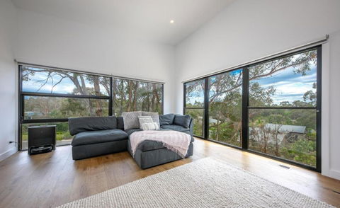 Glamour In Gisborne - With Spa! - Accommodation Whitsundays 1