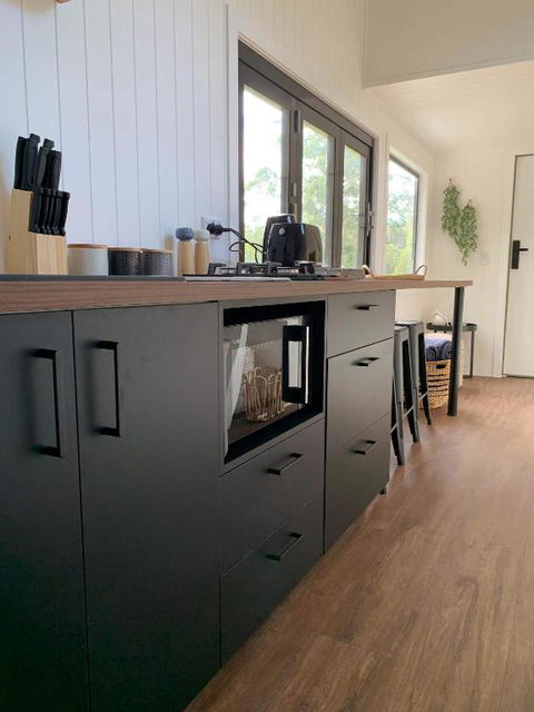 Gorgeous 2 Bedroom Tiny House Noosa Hinterland - Accommodation Whitsundays 4