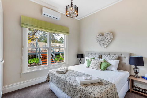 Grandview Accommodation - The Flaxley Apartments - Accommodation Whitsundays 2