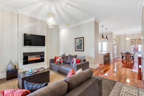 Grandview Accommodation - The Flaxley Apartments - Accommodation Whitsundays 3