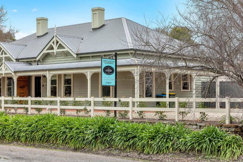 Grandview Accommodation - The Flaxley Apartments - Accommodation Whitsundays 0