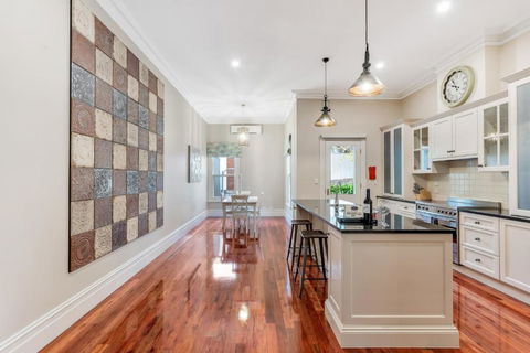 Grandview Accommodation - The Flaxley Apartments - Accommodation Whitsundays 4