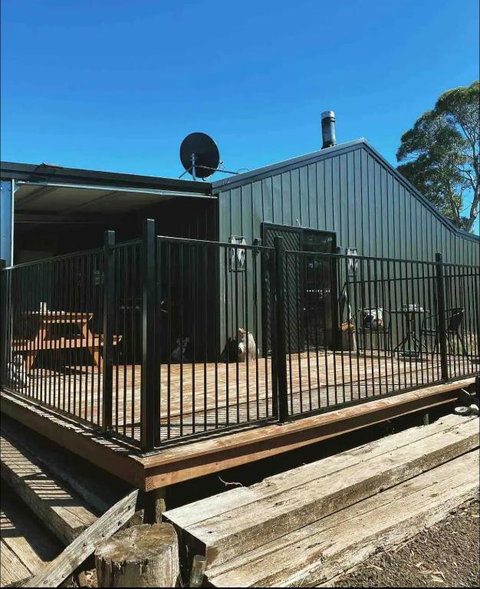 Great Lakes Wilderness Three Bedroom Home - Accommodation Whitsundays 3