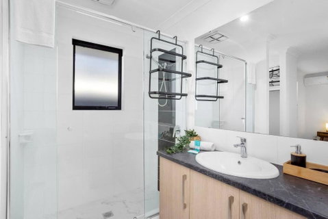 Guildford Family Hideaway - Accommodation Whitsundays 2