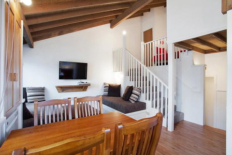 Gundy Lodge - Accommodation Whitsundays 2