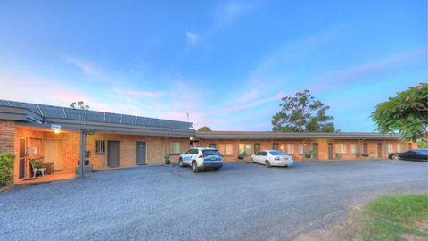 Hilldrop Motor Inn - Accommodation Whitsundays 0