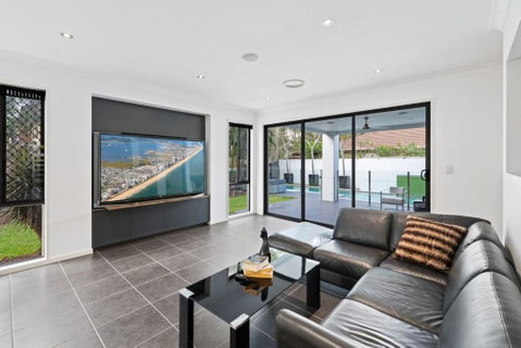 Holiday Paradise 4BR Pool BBQ Parking Near Mall N Park - Accommodation Whitsundays 0