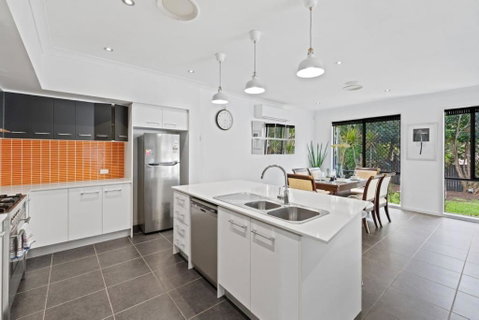 Holiday Paradise 4BR Pool BBQ Parking Near Mall N Park - Accommodation Whitsundays 3