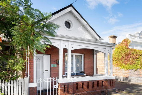 Iconic Lygon Street Home - Accommodation Whitsundays 2
