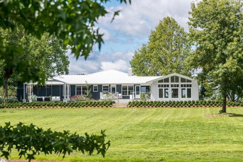 Isca House, Exeter, NSW - Accommodation Whitsundays 0