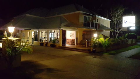 Admiral Nelson Motor Inn - Accommodation Whitsundays 0