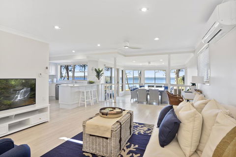 Adrift Retreat - St Georges Basin Waterfront Home - Accommodation Whitsundays 0