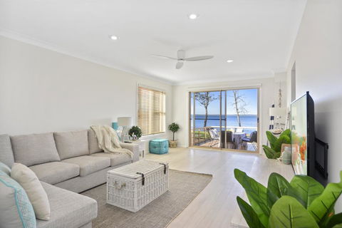 Adrift Retreat - St Georges Basin Waterfront Home - Accommodation Whitsundays 1