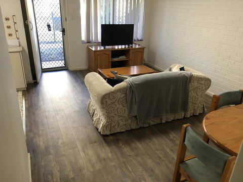 Affordable Comfortable Inglewood Apartment+Pool - Accommodation Whitsundays 1