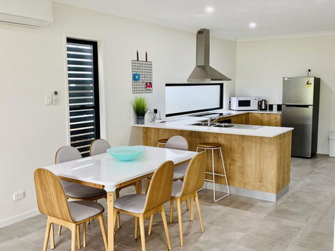 AIRLIE BEACH Delight. Hop, Skip Jump To Everything - Accommodation Whitsundays 2
