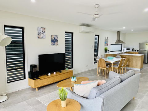 AIRLIE BEACH Delight. Hop, Skip Jump To Everything - Accommodation Whitsundays 0