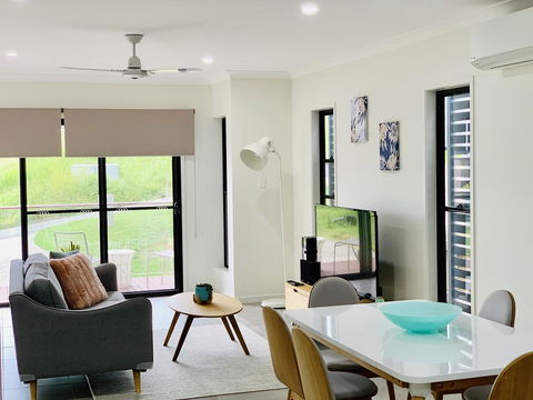 AIRLIE BEACH Delight. Hop, Skip Jump To Everything - Accommodation Whitsundays 3