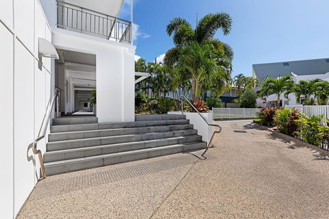 Airlie Beach Hotel - Accommodation Whitsundays 1