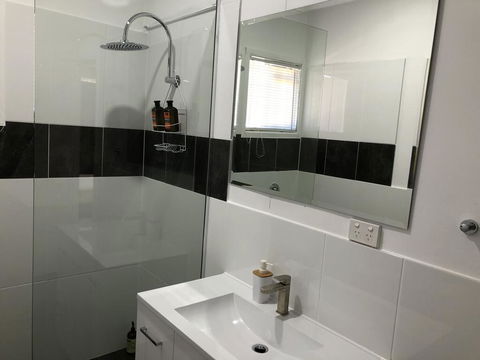 Airlie Getaway Unit 1 - Accommodation Whitsundays 3