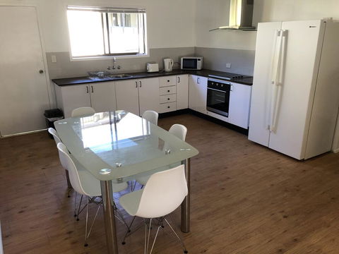 Airlie Getaway Unit 1 - Accommodation Whitsundays 2