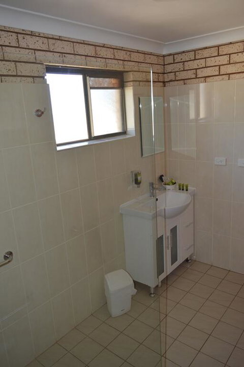 Alamo Motor Inn - Accommodation Whitsundays 3