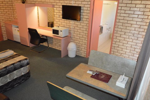 Alamo Motor Inn - Accommodation Whitsundays 2