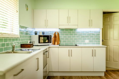 Alarks Nest Bed And Breakfast - Accommodation Whitsundays 3
