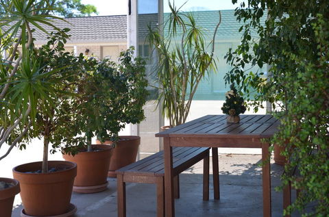 Alexander Motor Inn - Accommodation Whitsundays 2