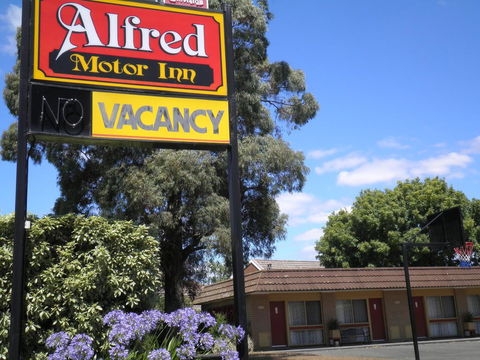 Alfred Motor Inn - Accommodation Whitsundays 0