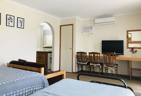 Alfred Motor Inn - Accommodation Whitsundays 1